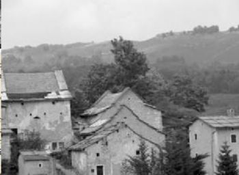 Dreizehn Gemeinden (XIII Gemeinden)-Tredici communi: Charakteristische Steinplattendächer aus den Lessinischen Bergen