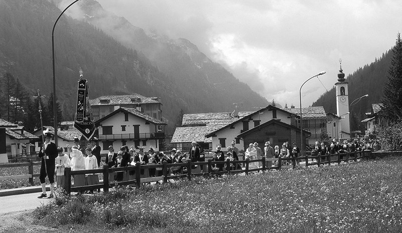 Greschòney-La-Trinité: Prozession zum Kirchweihfest Greschòney-La-Trinité: Prozession zum Kirchweihfest